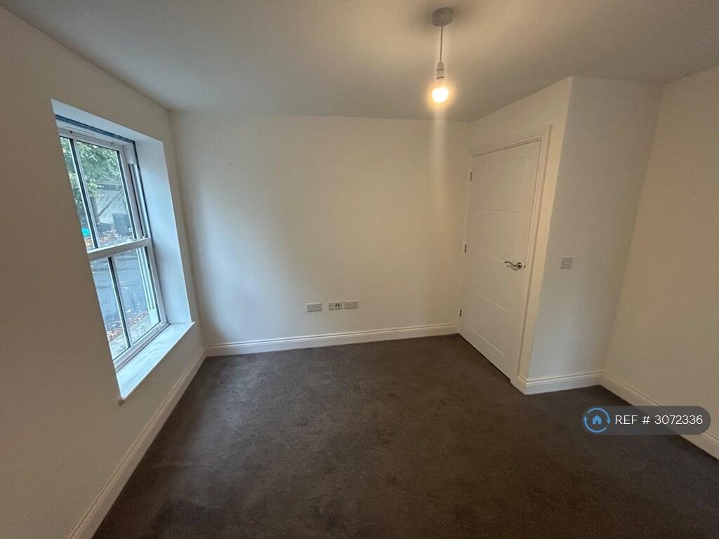 Apartment in Broxbourne, Cheshunt - View 5