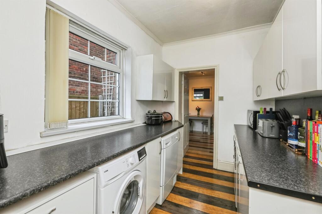 Queens Road, Hodthorpe, Worksop photo 4