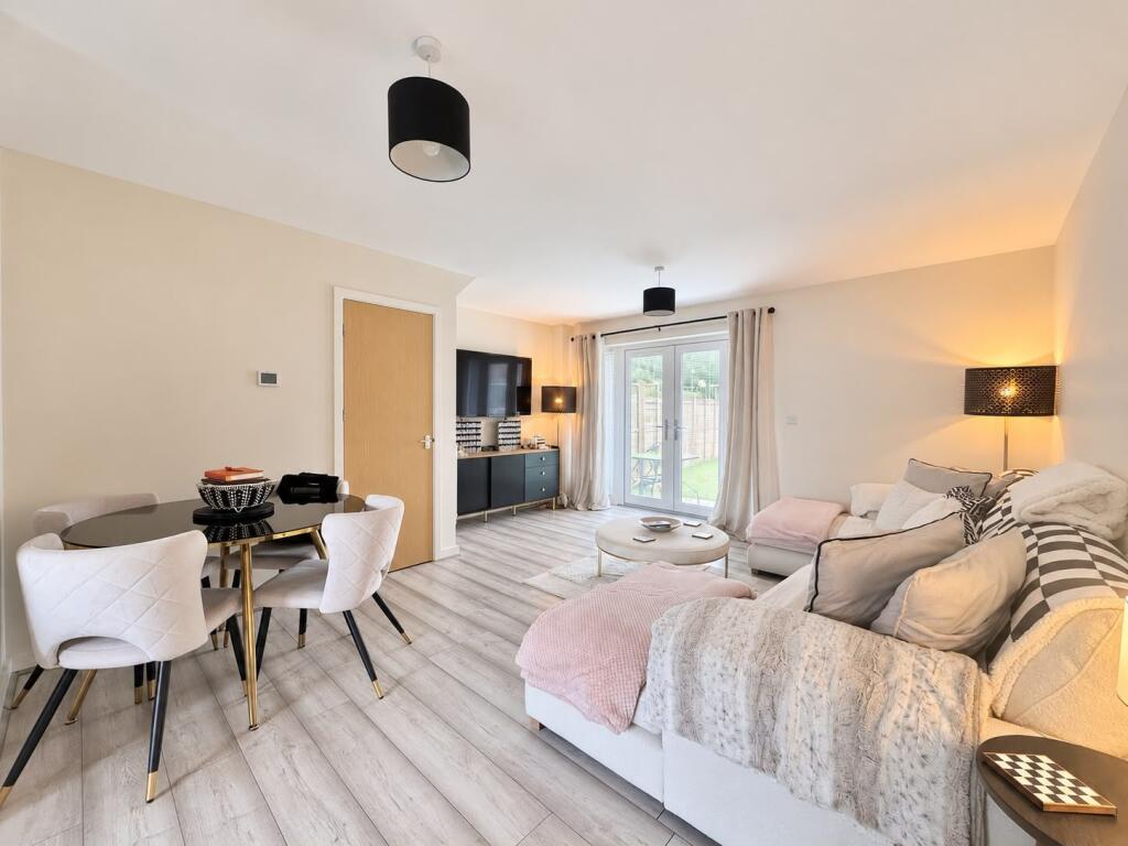 House in Gloucester - View 3