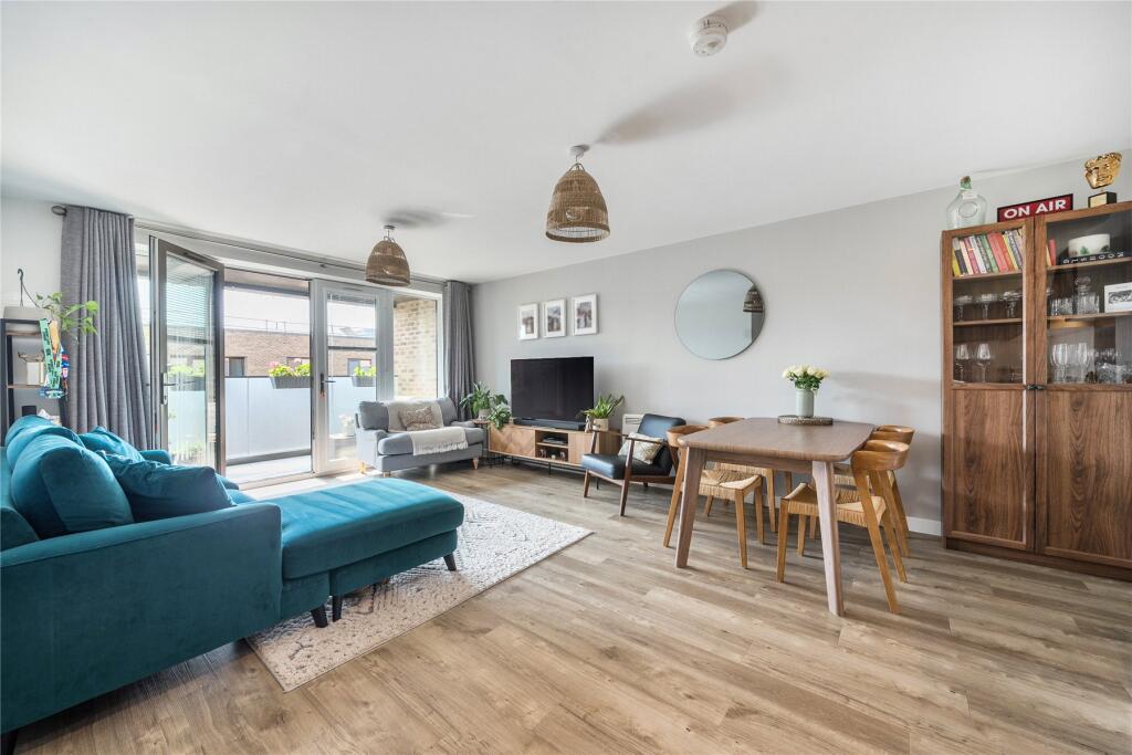Apartment in Kingston upon Thames - View 3