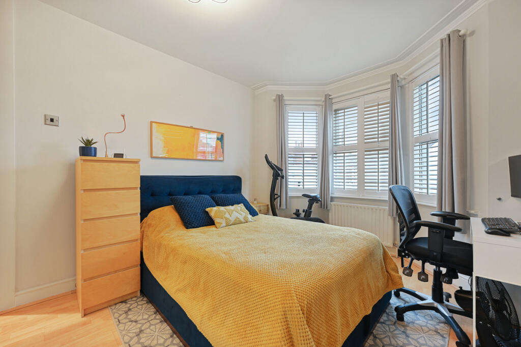 Apartment in London, Harlesden - More