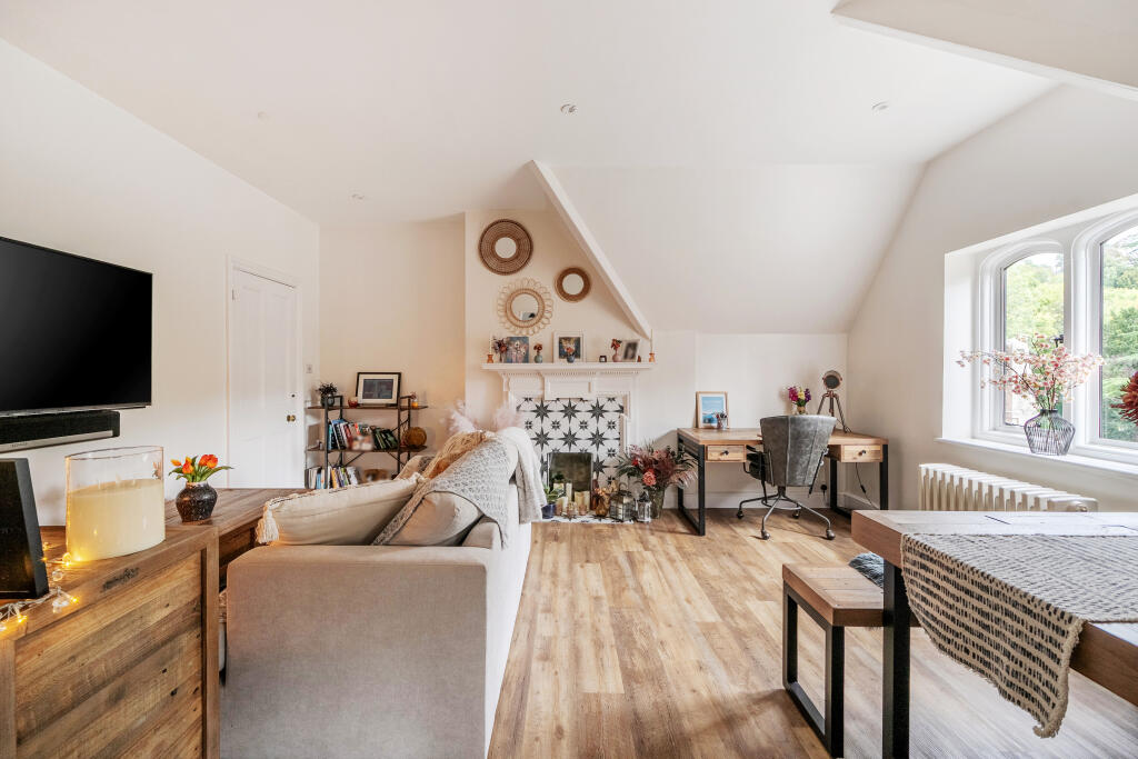 Apartment in Slough - More