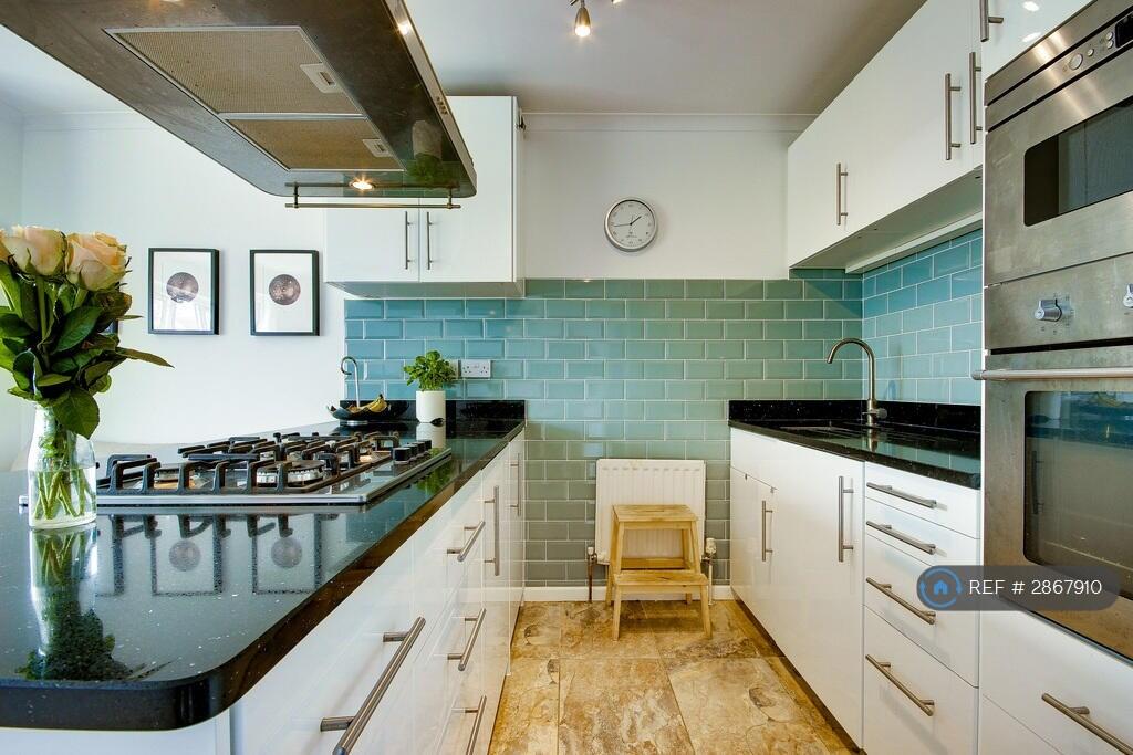 Main image of property: Amsterdam Road, London, E14