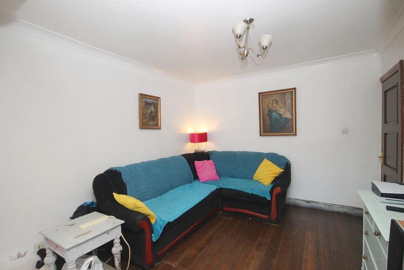 Braund Avenue, Greenford - View 6