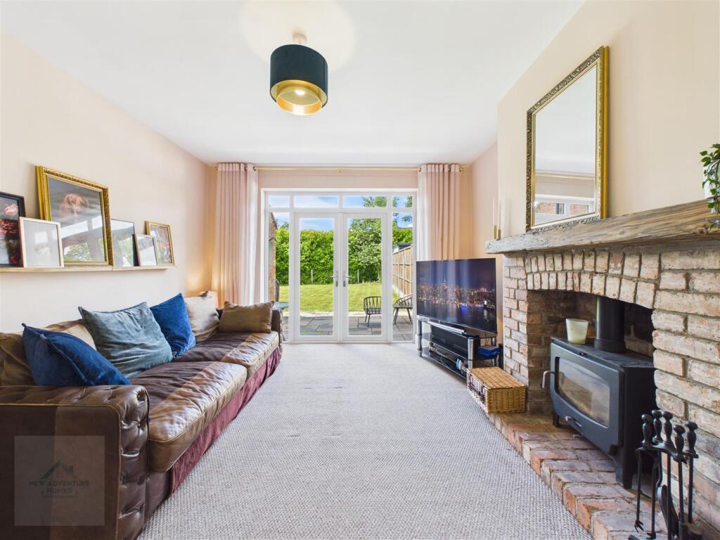 Four Bedroom Family Home on School Lane, Hartford photo 4