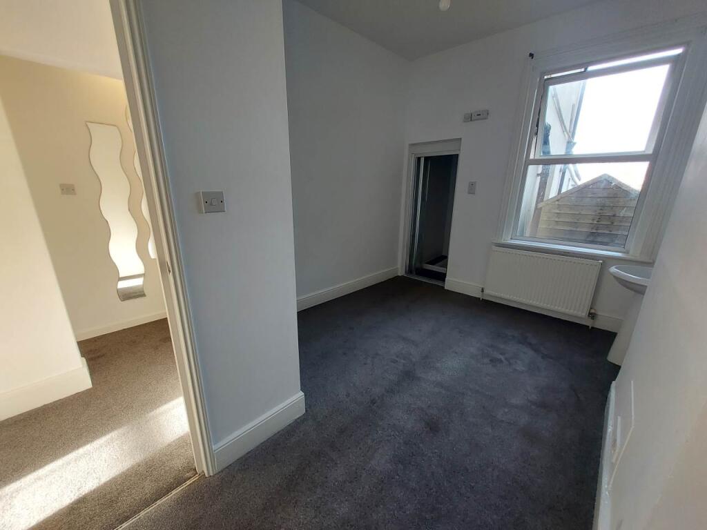 Apartment in Tonbridge - View 4