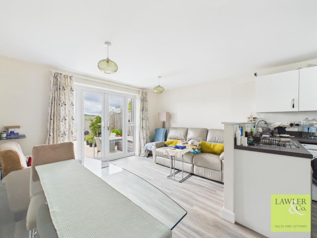 House in Tameside, Greater Manchester - More