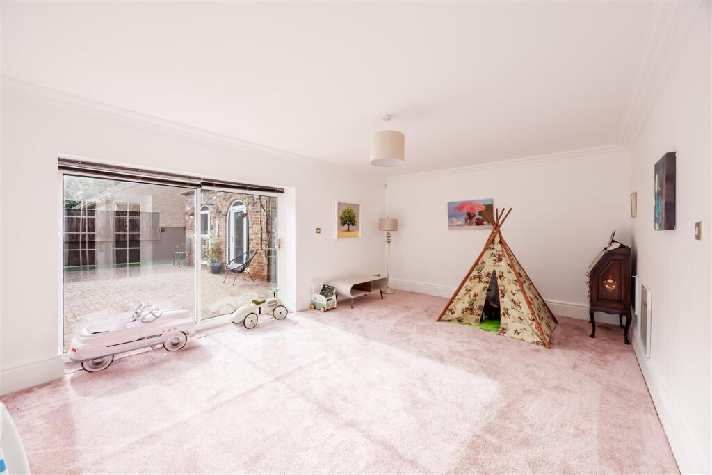 House in Stockton-on-Tees - More