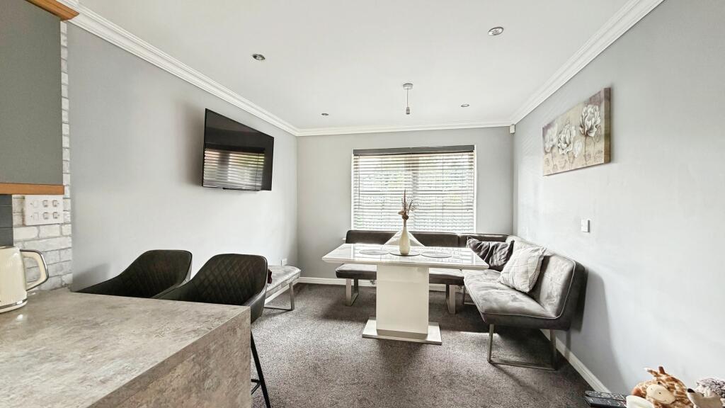 House in Wakefield - View 4