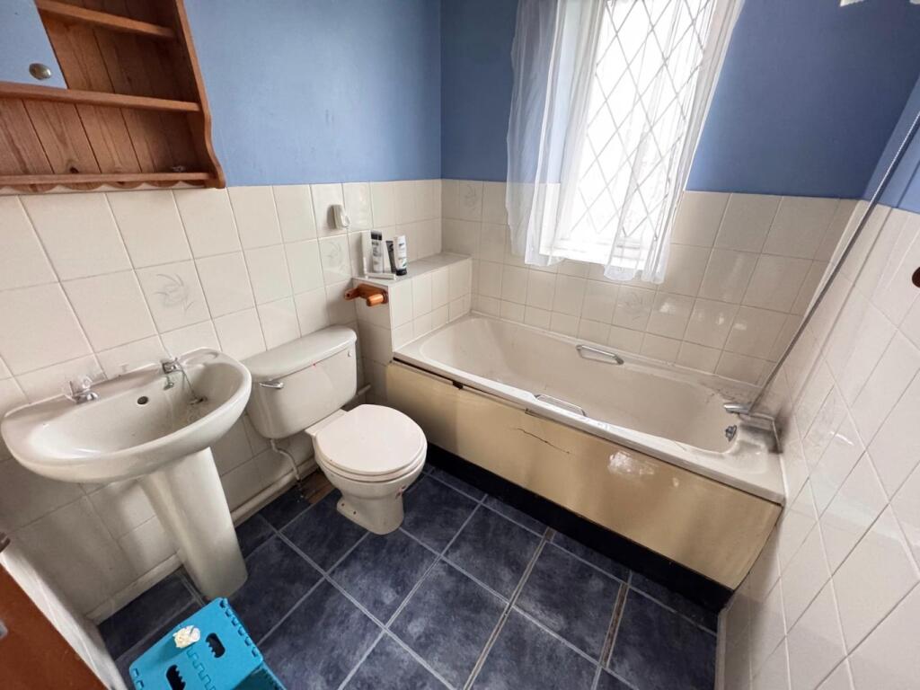 106, Swan Mead, Luton photo 3
