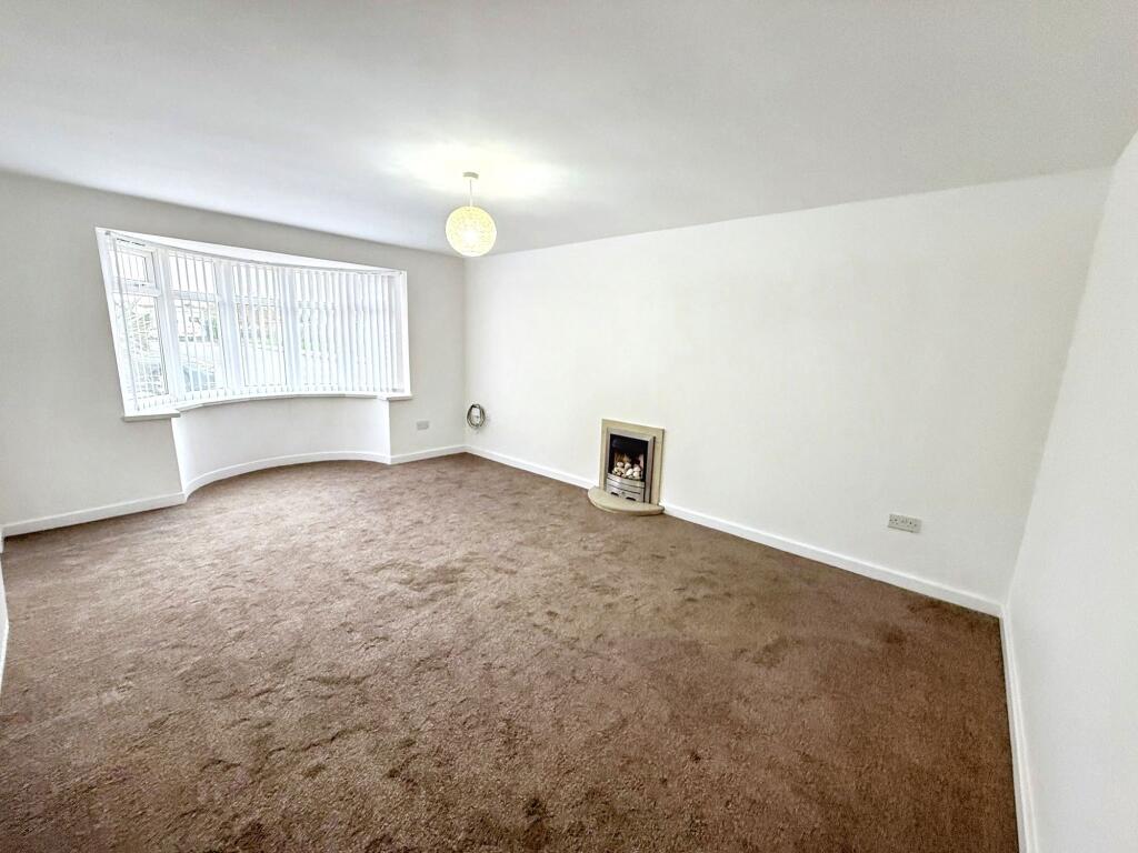 Tollerton Close, Whitehouse Farm, Stockton-on-Tees, Durham, TS19 0QX photo 3