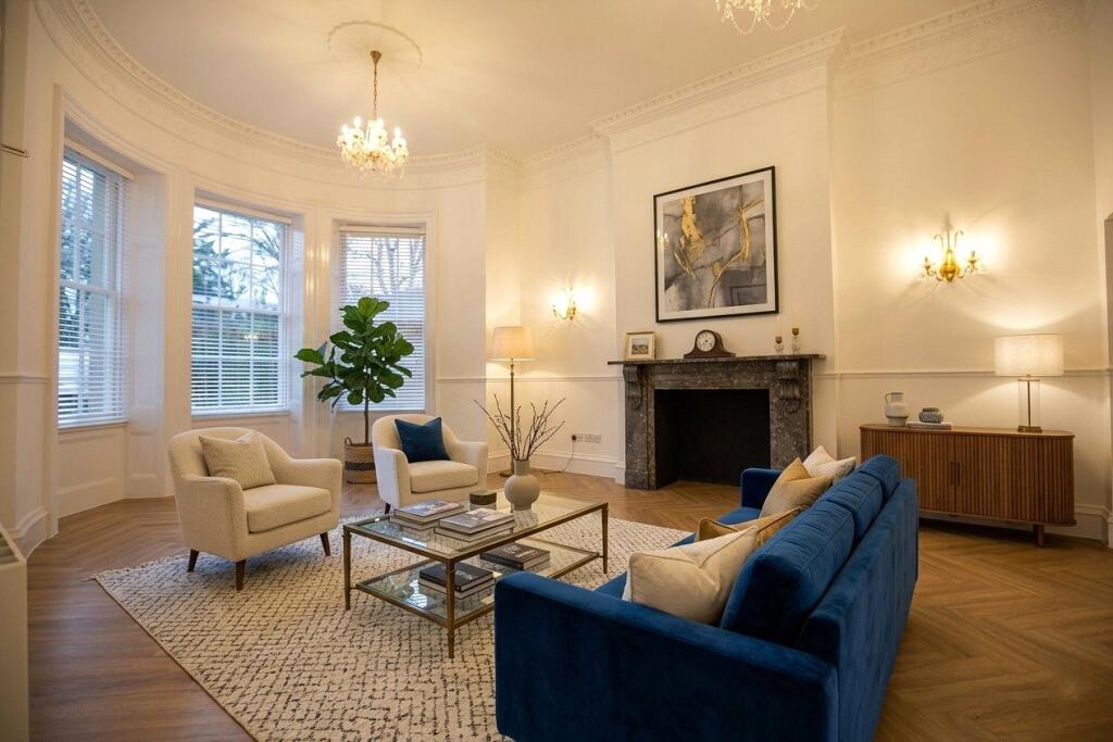 Main image of property: Hall Floor Flat, 19 Portland Square, Bristol, Somerset, BS2