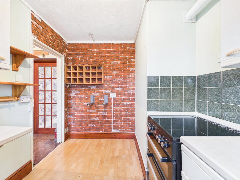 Alanscourt, Tower Road South, Bristol, BS30 photo 4