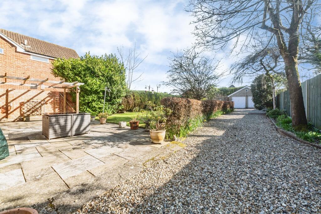 House in Stratfield Mortimer, Mortimer - View 2