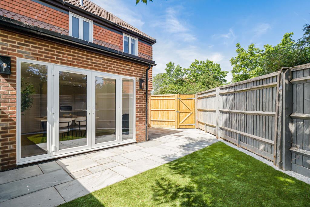 House in South Oxfordshire, Ladygrove, Didcot - More