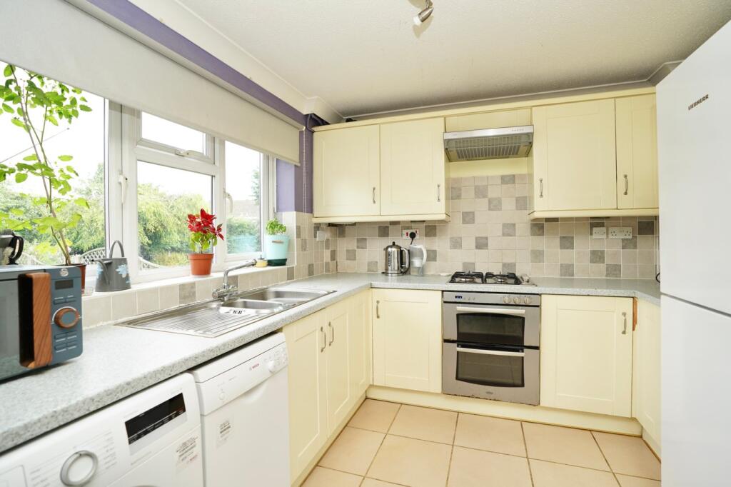 Manor Close, Buckden, St Neots, PE19 photo 4