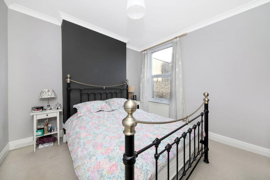 2 bedroom maisonette for rent