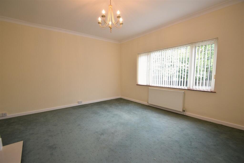 Apartment in Southampton, Bassett - View 2