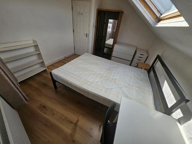 8 bedroom terraced house for rent