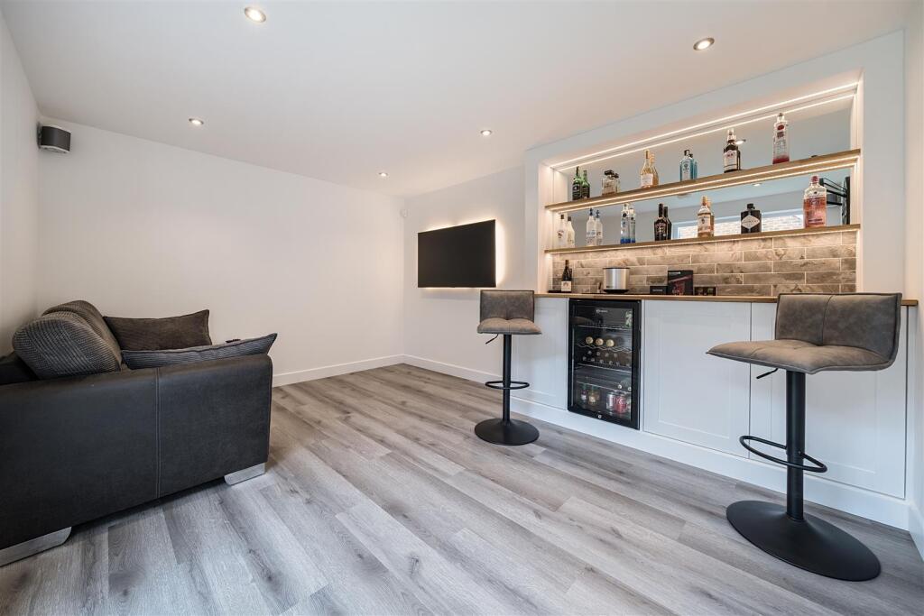 4 bed detached - Burney Place, Sarisbury Green image 4