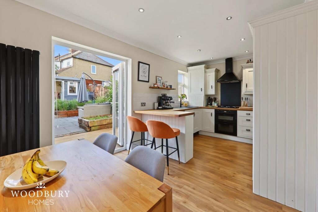Southern Drive, Loughton, IG10 photo 3