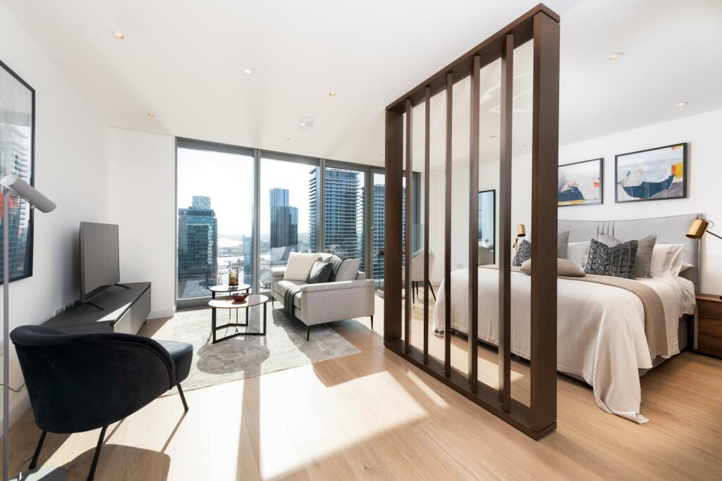Studio apartment on Landmark Pinnacle, 10 Marsh Wall, Canary Wharf, E14, £555,000