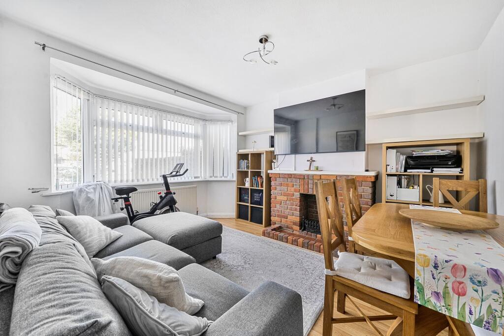 West End Road, Ruislip, HA4 photo 2