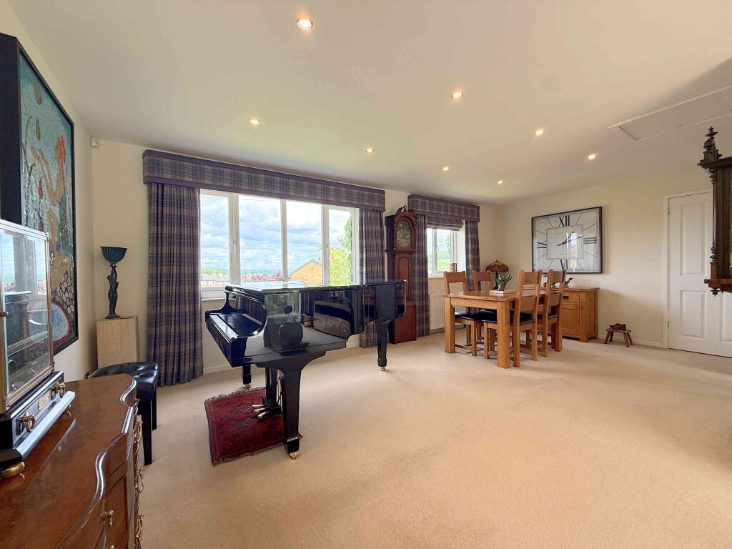 17 Dunce Park Close, Elland, HX5 0PF - View 6