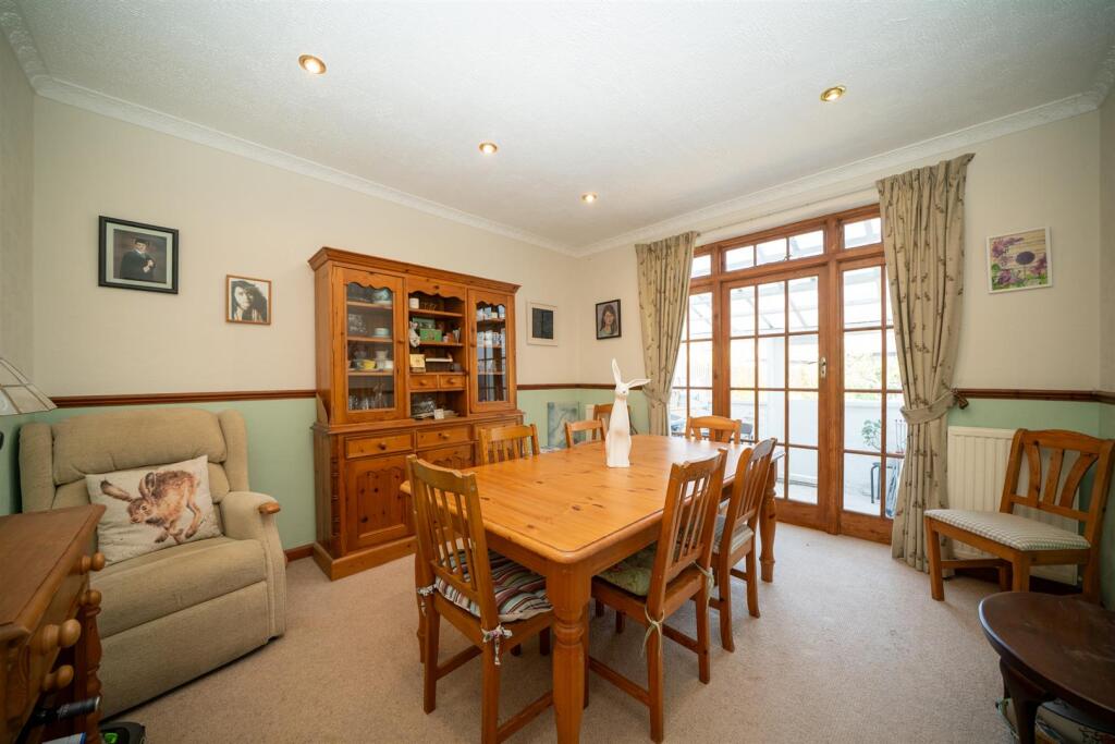 House in Three Rivers, Croxley Green - More