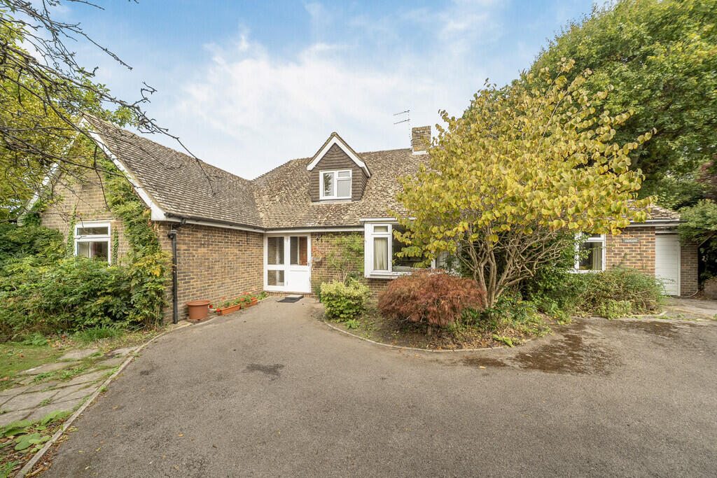 3-bed detached on West Chiltington - Common Hill, £650,000