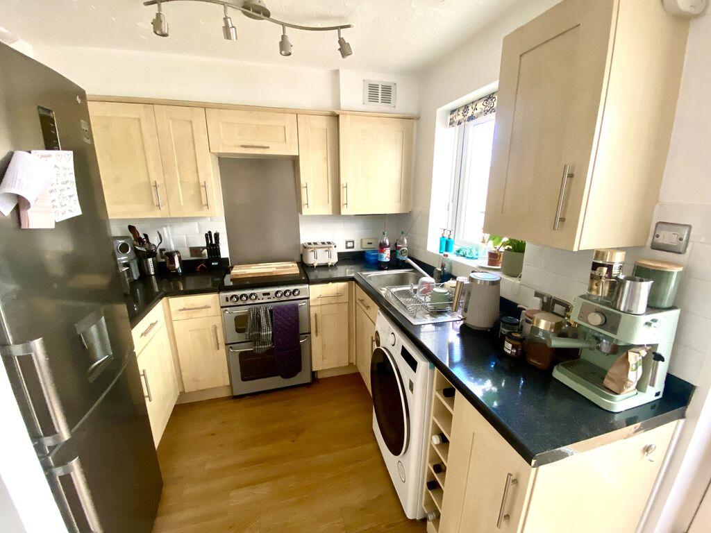 House in Eastleigh, Hedge End - More