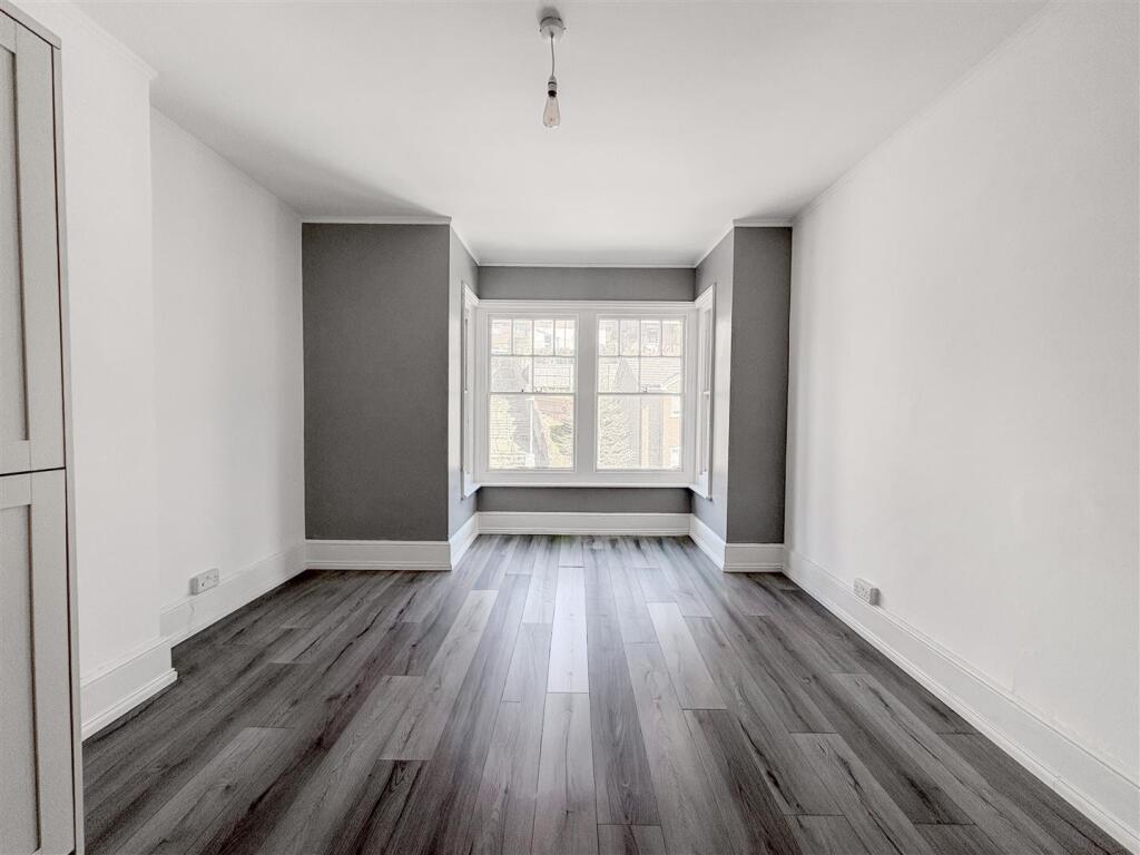 Apartment in Tonbridge - View 2