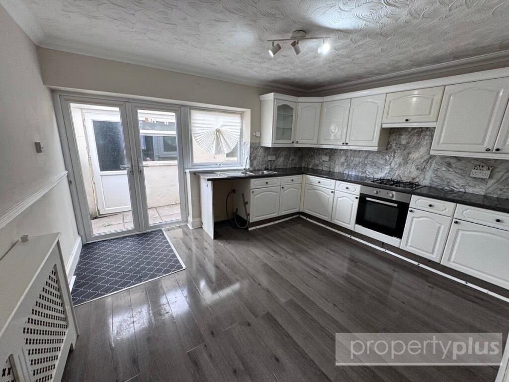 House in Pentre - View 2
