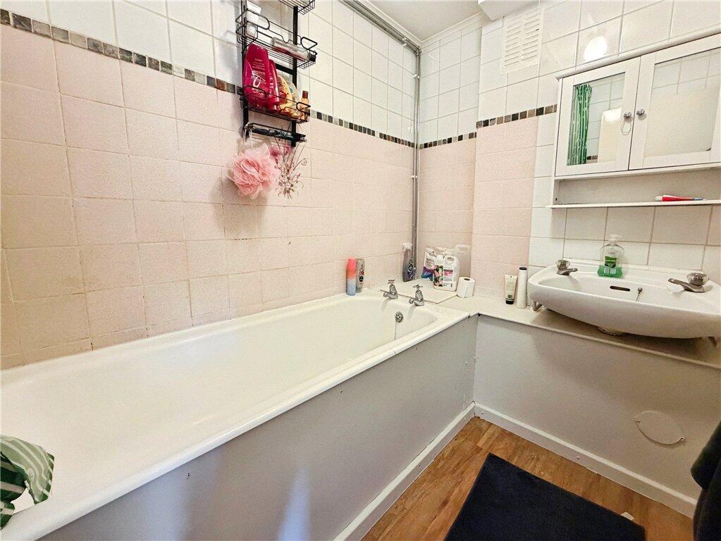 Apartment in Test Valley, Romsey - More