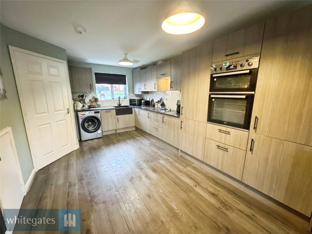Priory Park Close, Lundwood, S71 photo 4