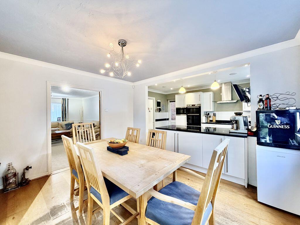 House in Flackwell Heath - 5 Bedroom Detached, Chepping Wycombe - View 3