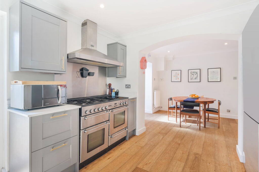 House in Reigate and Banstead, Surrey - View 5