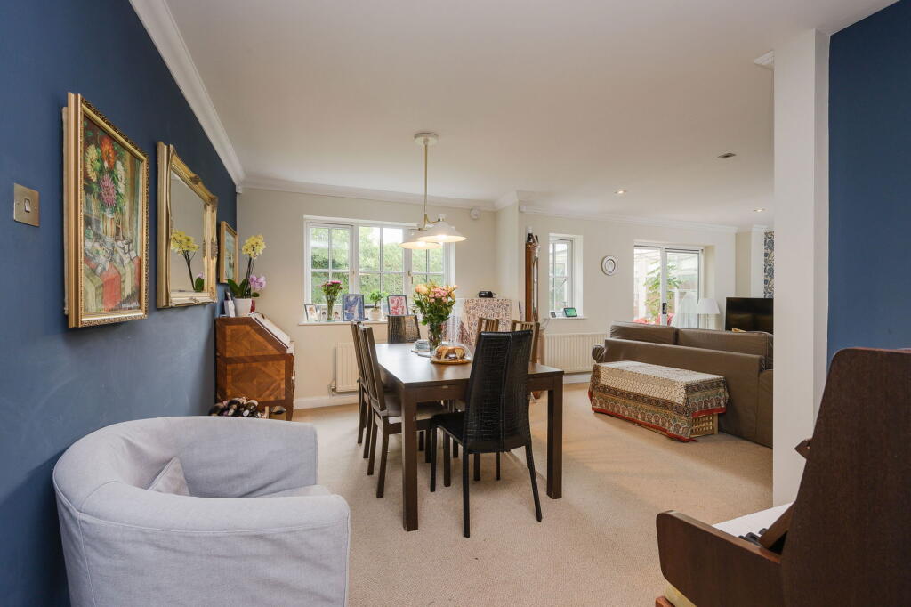 House in Leatherhead - View 2