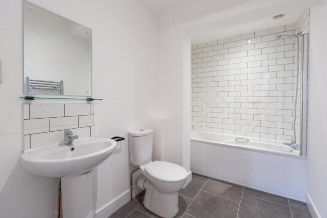 Ensuite 2.jpg