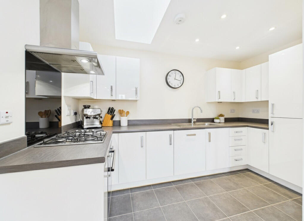 House in Horsham, Broadbridge Heath - View 3