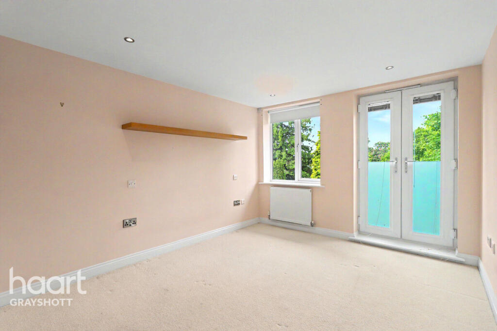 The Grove, Grayshott photo 4