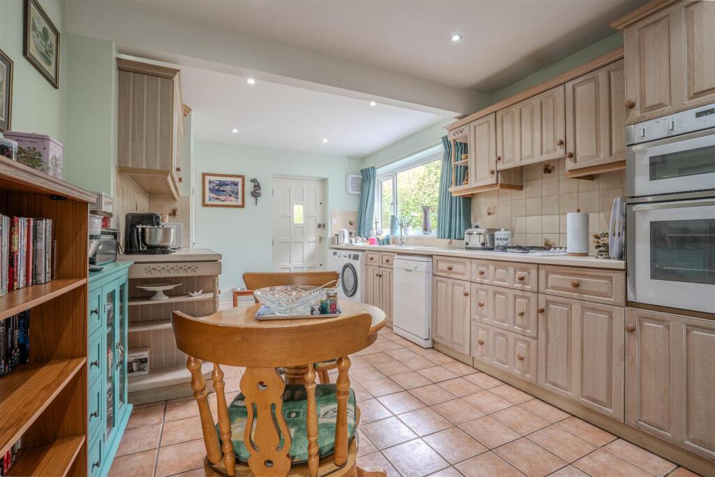 House in Harborough, Great Glen - More