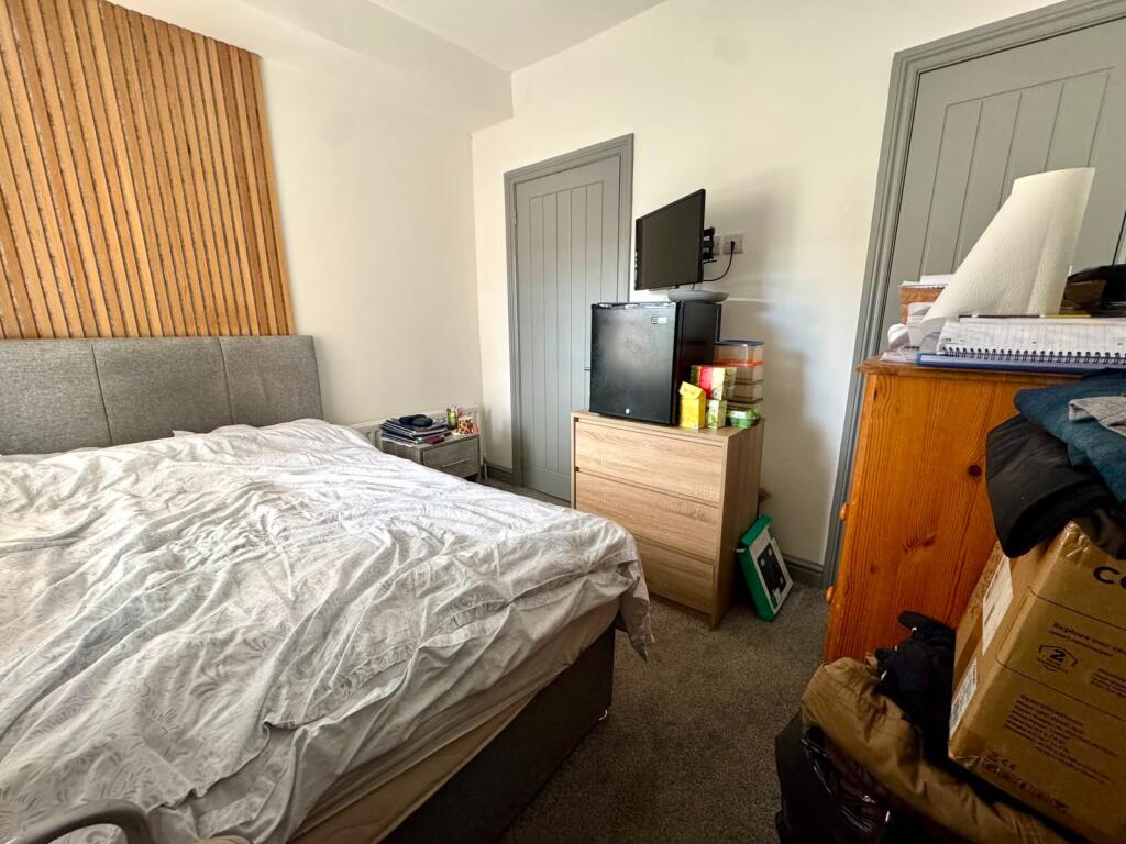 Main image of property: Kent Road,Swindon,Wiltshire,SN1 3NW