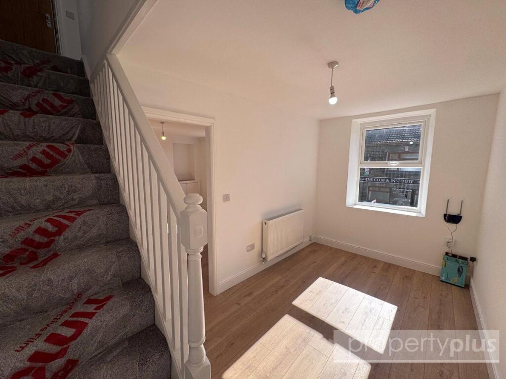 House in Rhondda Cynon Taff, Tylorstown - More