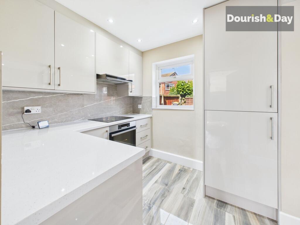 Wentworth Drive, Stafford, ST16 photo 3