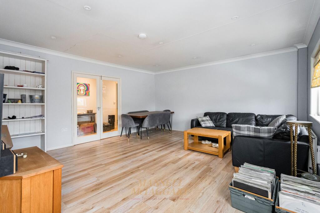 Apartment in Redhill - More