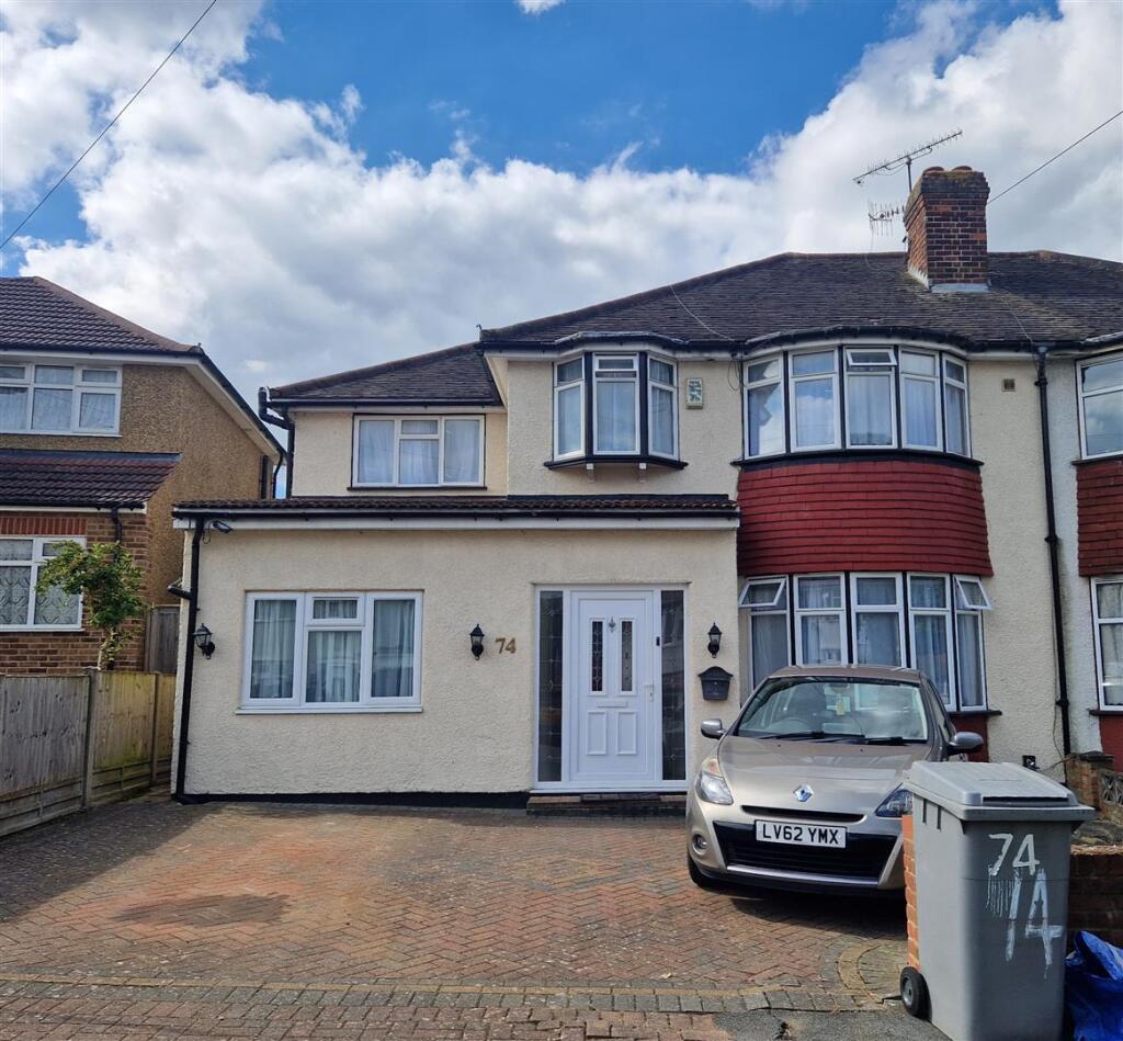 Main image of property: DOUBLE ROOM IN SHARED HOUSE