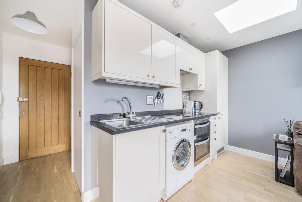 Apartment in Guildford - View 5