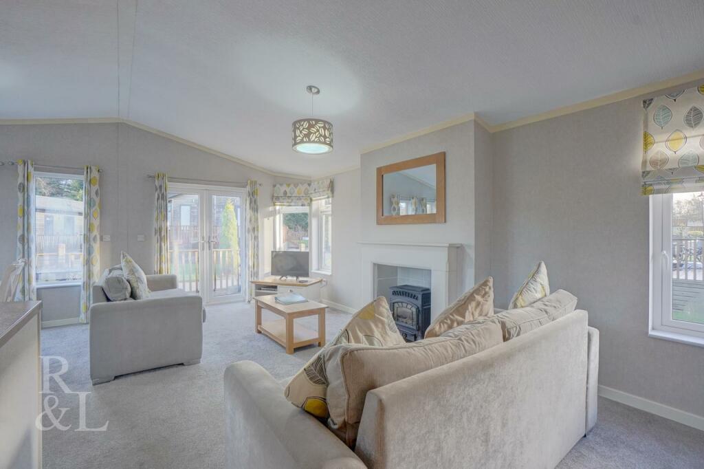 Spring Cottage Road, Overseal photo 3