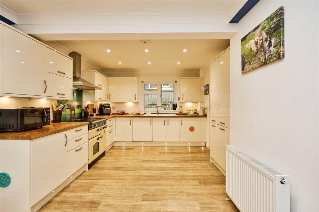 House in Newport, Gunville - View 5